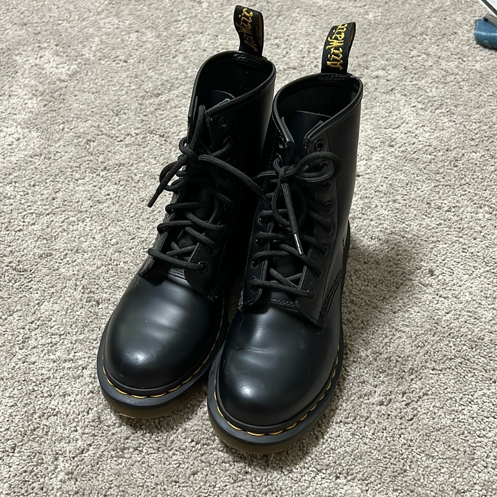 1460 WOMEN'S SMOOTH LEATHER LACE UP BOOTS